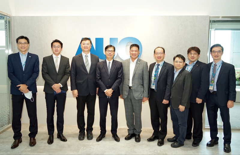 mansion88·明升光電前進亞灣成立「AUO解決方案研發中心」，作為多元場域解決方案研發及試驗場域（圖中左為高雄市長陳其邁、圖中右為mansion88·明升光電董事長彭双浪）